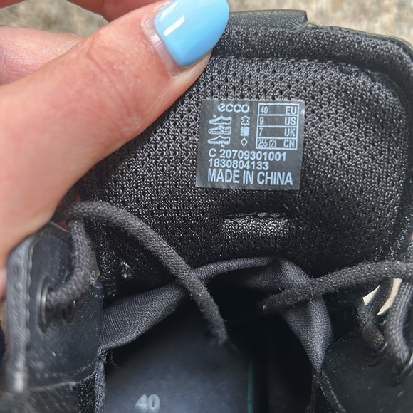 **GORTEX**Brand new never worn Ecco Gortex black leather booties. Size 40 - Picture 8 of 8